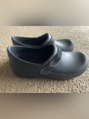 Crocs Dual Comfort women’s 9 black